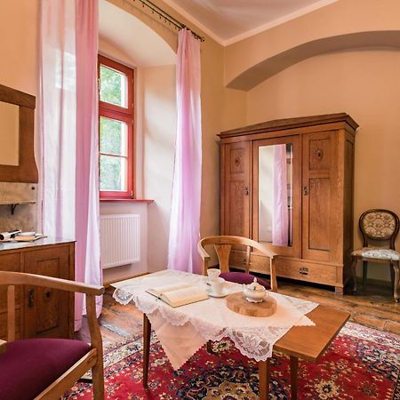 Aparthotel Zamek Dobroszyce Extérieur photo