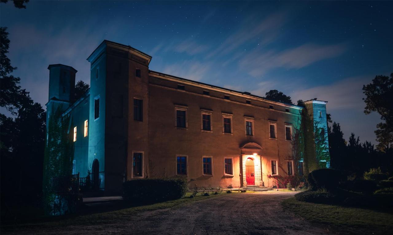 Aparthotel Zamek Dobroszyce Extérieur photo