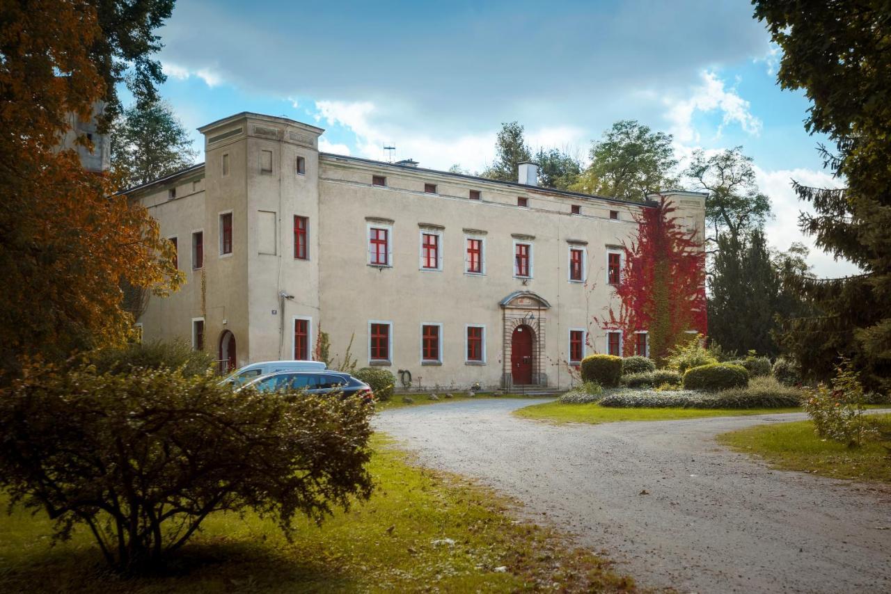 Aparthotel Zamek Dobroszyce Extérieur photo