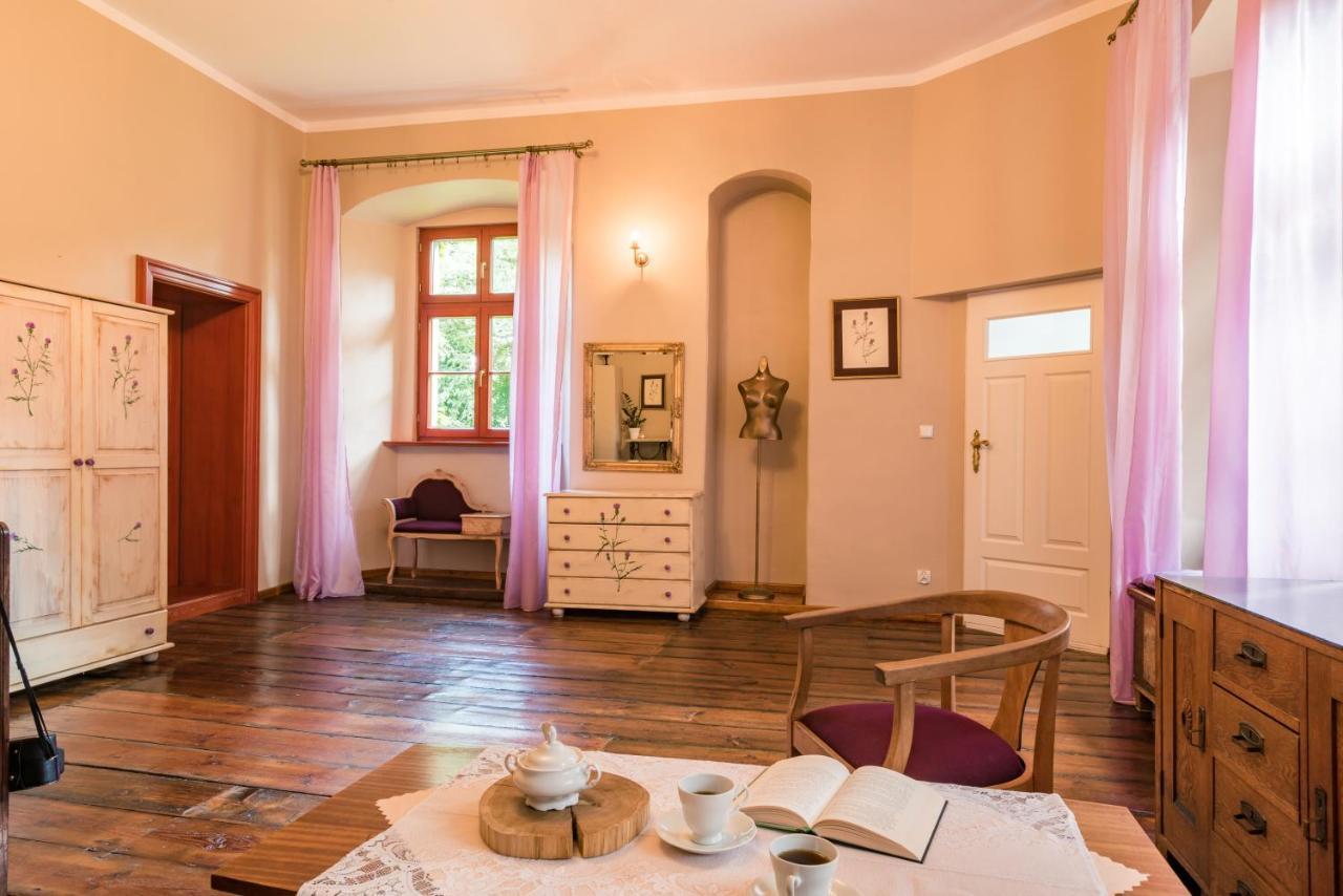 Aparthotel Zamek Dobroszyce Chambre photo