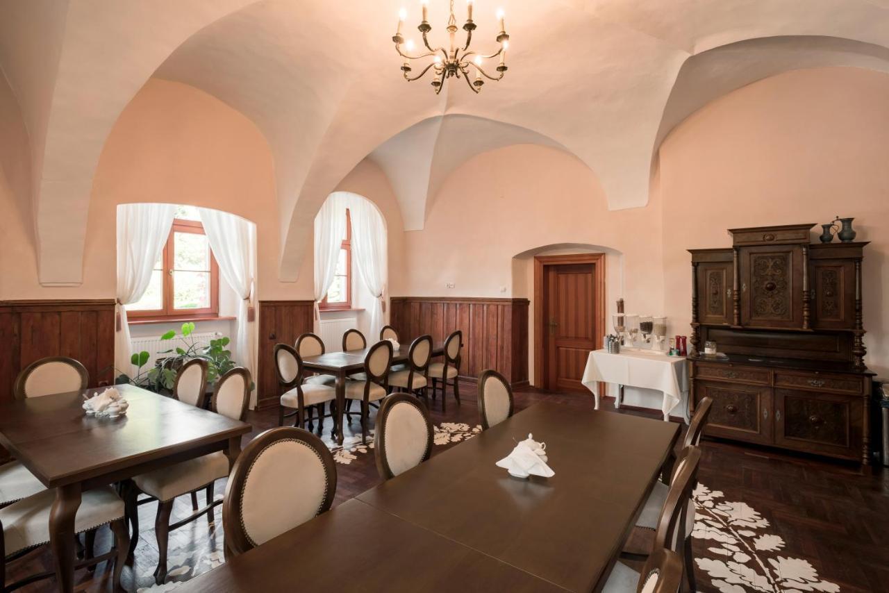 Aparthotel Zamek Dobroszyce Extérieur photo