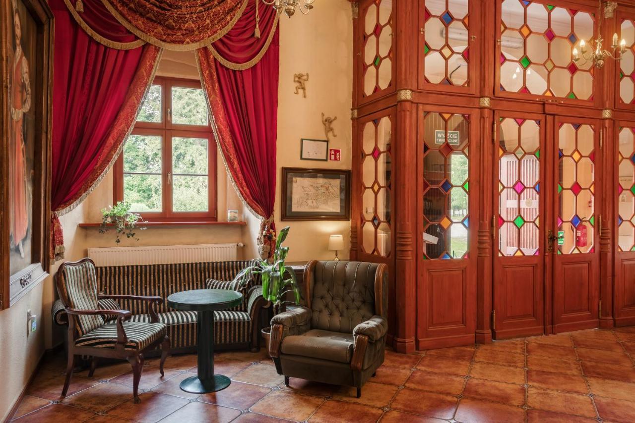 Aparthotel Zamek Dobroszyce Extérieur photo