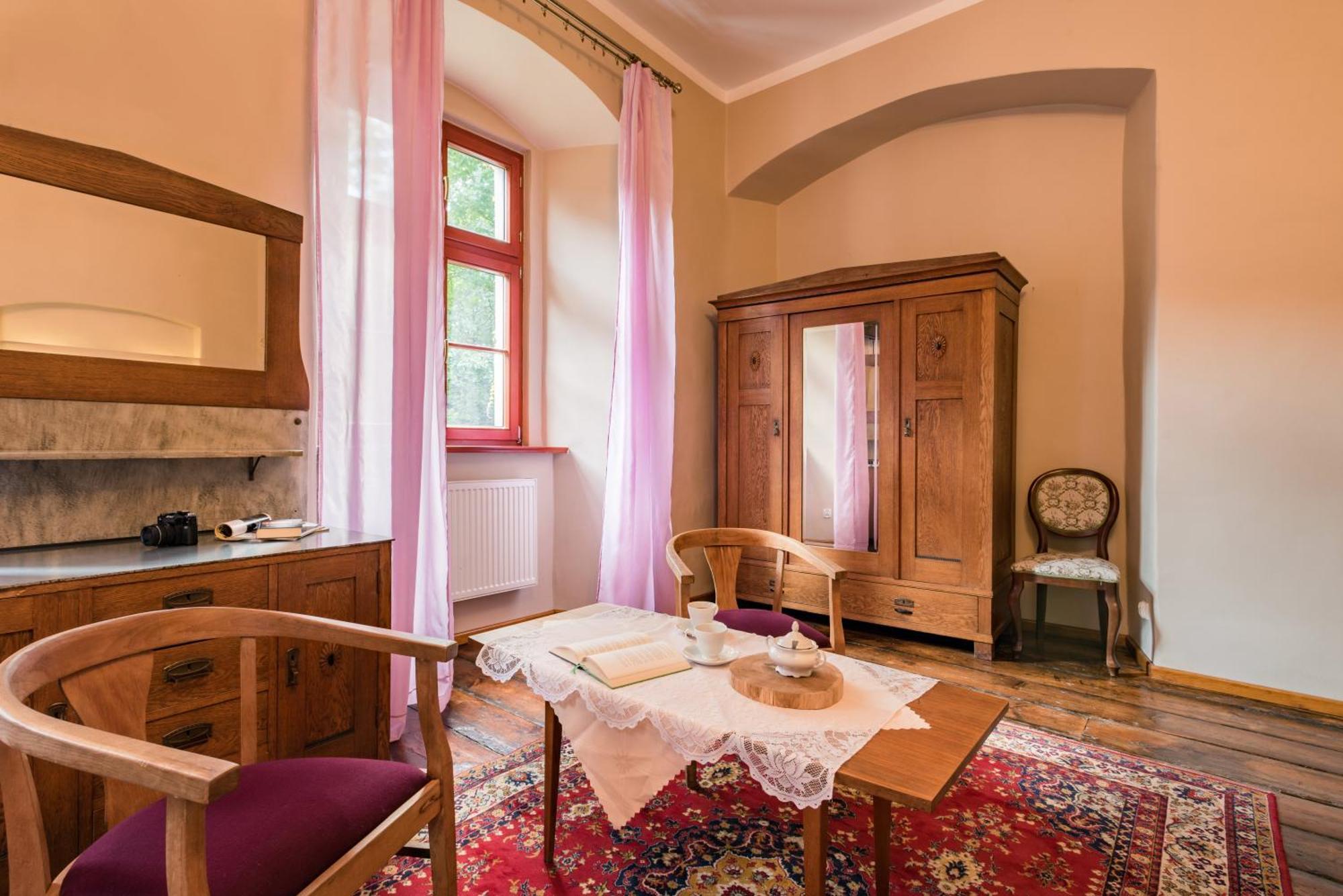Aparthotel Zamek Dobroszyce Extérieur photo
