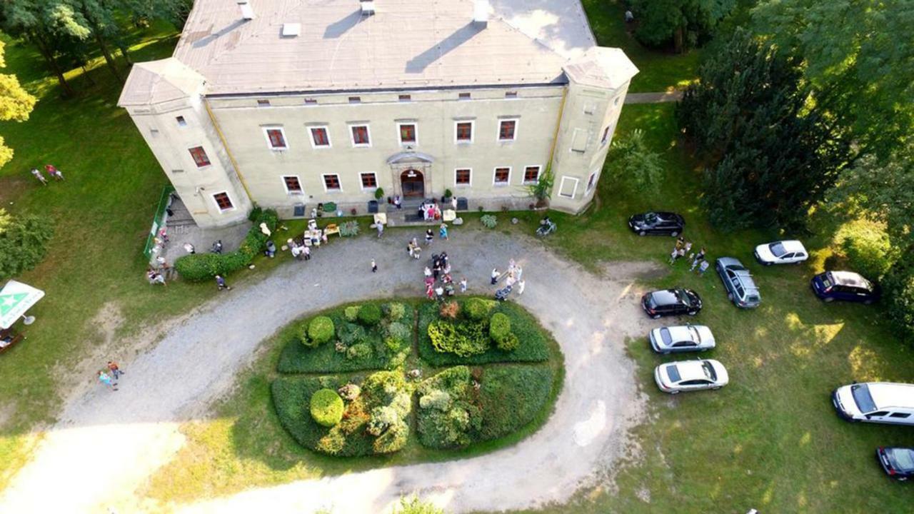 Aparthotel Zamek Dobroszyce Extérieur photo
