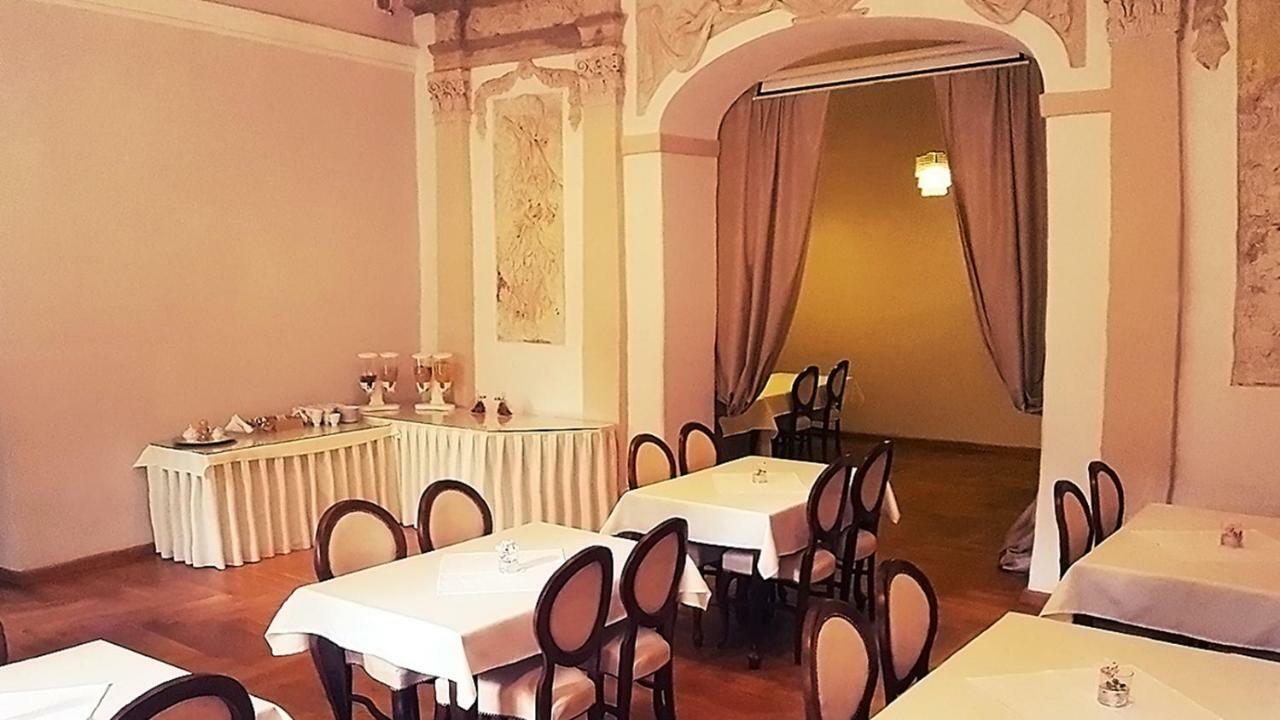 Aparthotel Zamek Dobroszyce Extérieur photo