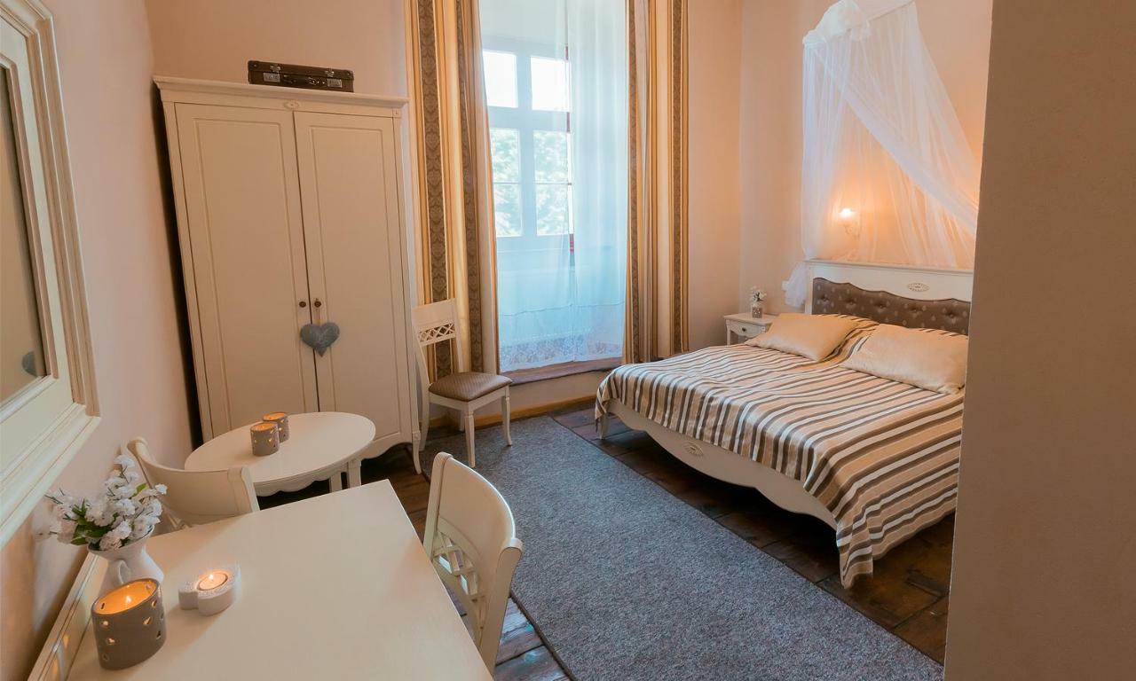 Aparthotel Zamek Dobroszyce Extérieur photo